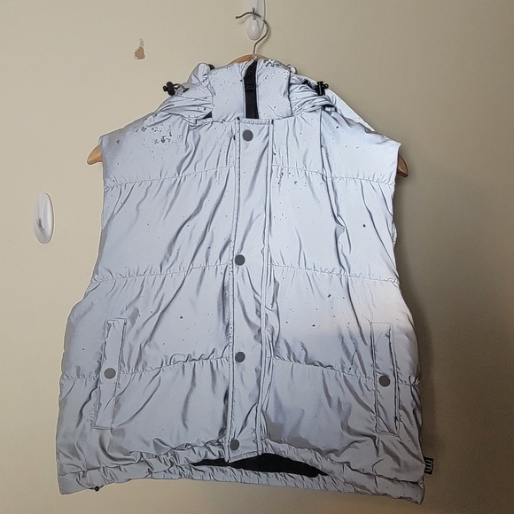 Aritizia Superpuff Vest Silver Medium - Picture 1 of 5